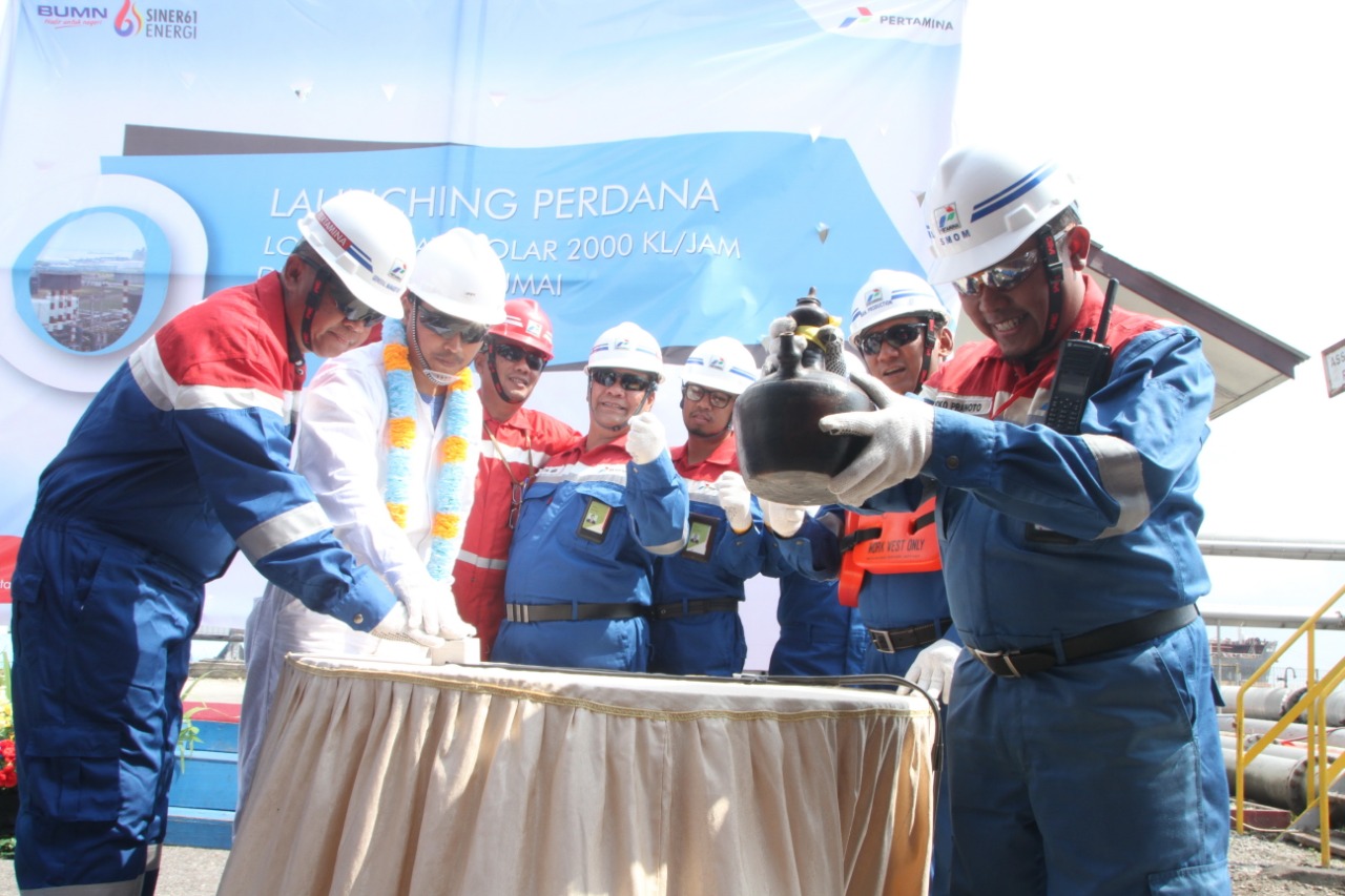 Pertamina RU II Launching perdana loading solar 2000 KL/Liter di kilang minyak Putri Tujuh Dumai