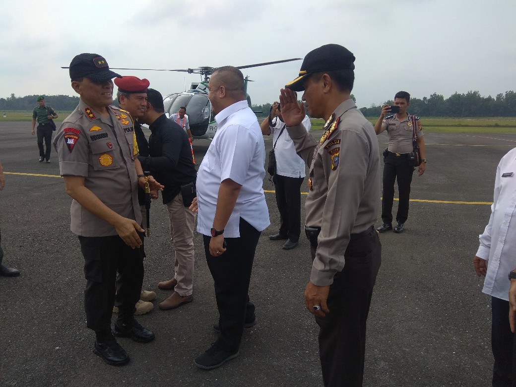Kedatangan Gubernur Riau, Kapolda dan Danrem disambut hangat Bupati Inhu beserta rombongan.
