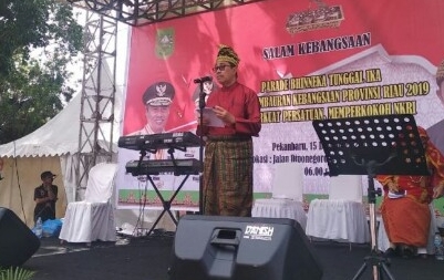 Gubernur Riau (Gubri) Syamsuar, membuka secara resmi parade Bhinneka Tunggal Ika
