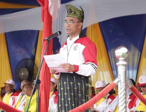 <b><i>Menteri Pendidikan dan Kebudayaan Prof Muhadjir Efendi membuka acara 
Porseni (Pekan Olahraga dan Seni) PGRI (Persatuan Guru Republik 
Indonesia) Tingkat Nasional </i></b>