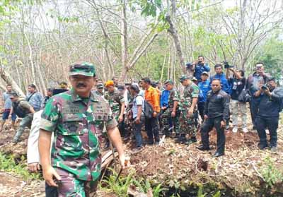 anglima TNI Marsekal TNI Hadi Tjahjanto, SIP meninjau lokasi Karlahut di Kecamatan Rupat Kabupaten Bengkalis.