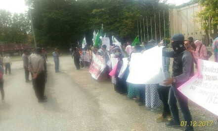 Demo mahasiswa di DPRD Inhu