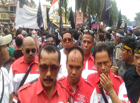 Demo LSM ke Makopolda Riau.