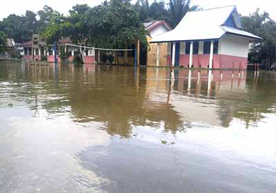  Banjir di Bonai Darussalam, Rohul, genangi 1.400 rumah warga, bangunan lain, serta jalan lintas Bonai Darussalam - Duri  