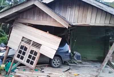 Rumah Nona warga Jalan Lintas Timur RT 034 RW 09 Dusun Pegogas Kelurahan Pangkalan Kasai, Kecamatan Seberida, lnhu alami rusak parah. 