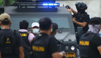 Densus 88 Antiteror Polri berhasil menangkap terduga teroris yang menyembunyikan bom di Gelanggang Mahasiwa FISIP Universitas Riau.