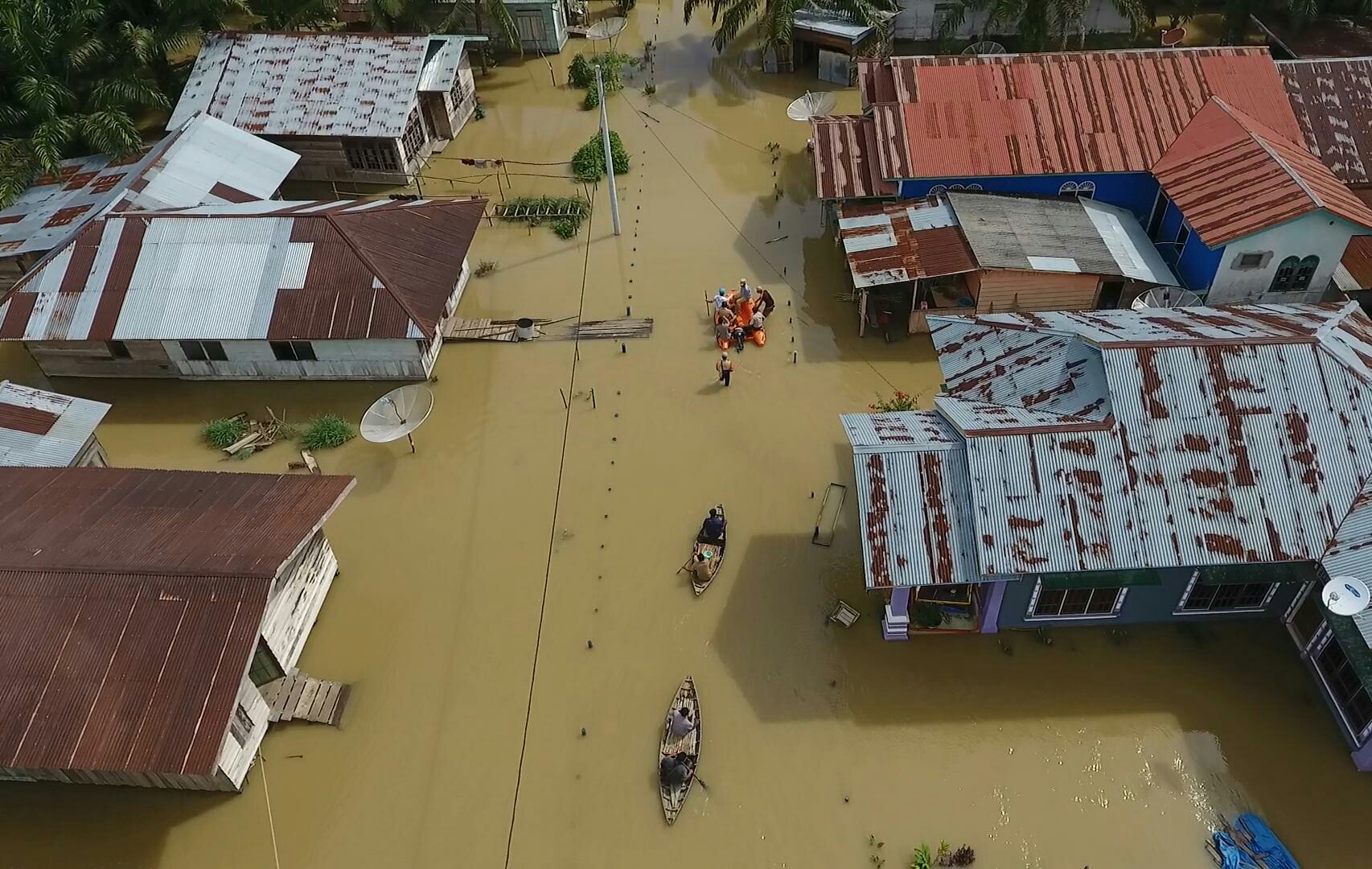 Banjir di Bonai Darussalam, Rohul tampak lewat udara yang kini masih sebabkan putusnya akses Jalinprov Sontang-Duri.