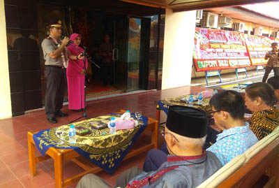 Kapolres Inhu AKBP Efrizal SIk saat memberikan sambutannya usai melaksanakan adat Cicainai adat Melayu.