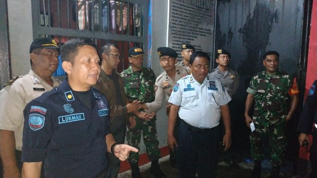  Kalapas Pasir Pangaraian Lukman, bersama tim gabungan TNi- Polri geledah seluruh kamar blok sel tahanan wwrga binaan dalam pemberantasan narkoba.