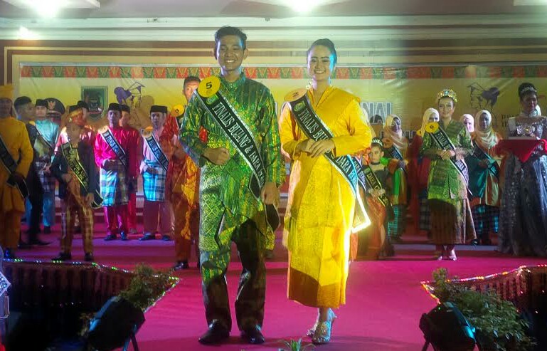 Rio Sahera dan Indah Risma Triana dinobatkan sebagai pemenang Bujang dan Dara Rohil pada malam Grand Final.