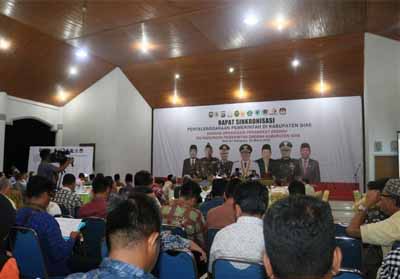 Rapat Sinkronisasi Penyelenggaraan Pemerintahan di Kabupaten Siak Tahun 2019, di Balai Datuk Empat Suku Siak Sri Indrapura, Senin malam (25/3/2019).
