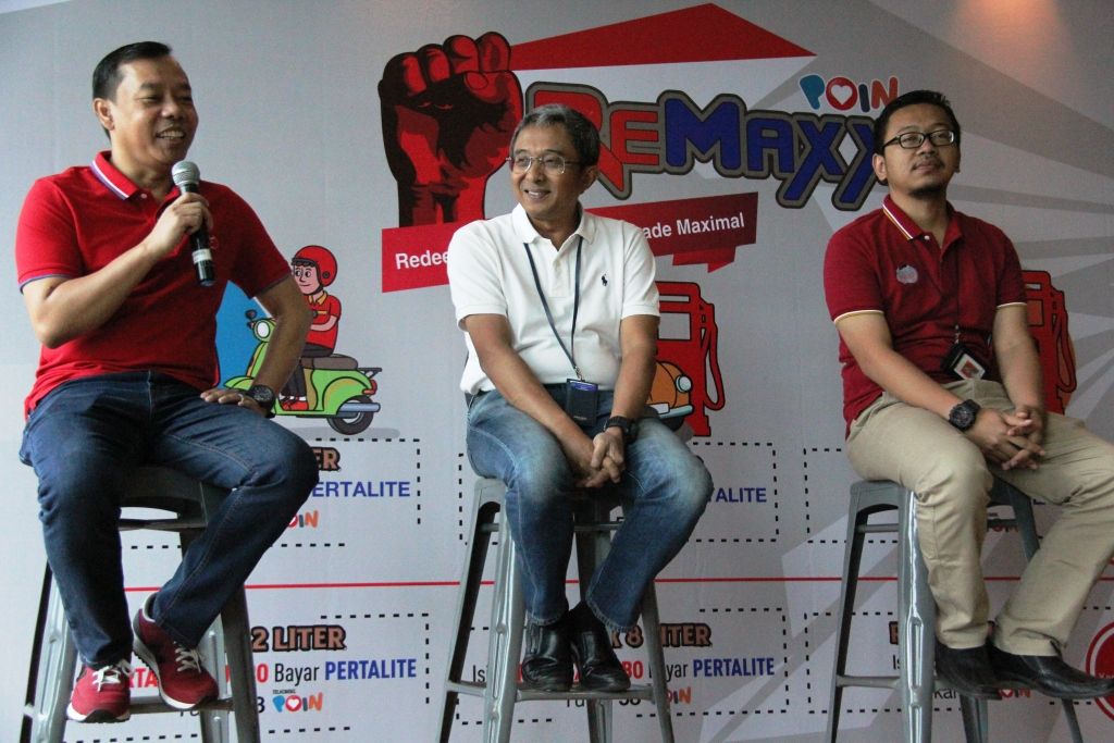 GM Youth dan Community Sumatera, Nurcahyo Priyadi (kiri), GM PT Pertamina Regional I, Erry Widiastono (tengah), GM Digital Product Area Expansion Sumatera, Robby A. Cahyadysaat memberikan jawaban atas pertanyaan para media terkait program REMAXX Telkomsel.