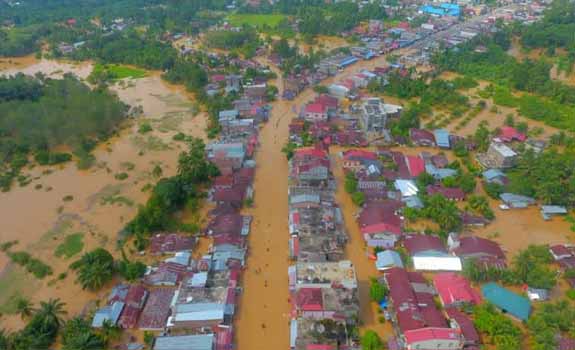Kondisi banjir yang diambil melalui drone di kawasan Jalan Lintas Provinsi Riau- Sumut Simpang Supra Desa Babusalam Kecamatan Rambah, menunjukan kondisi banjir yang meluas karena meluapnya sungai Batang Lubuh.