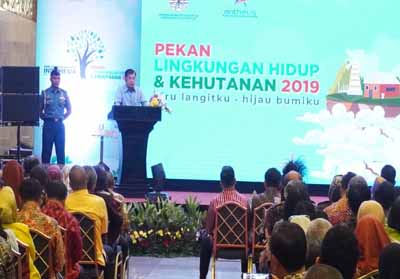 Wakil Presiden RI, Jusuf Kalla didampingi Menteri Lingkungan Hidup dan Kehutanan, Siti Nurbaya secara resmi membuka Pekan Lingkungan Hidup dan Kehutanan (PLHK) ke-23, Kamis (11/7/2019), di JCC, Senayan, Jakarta.