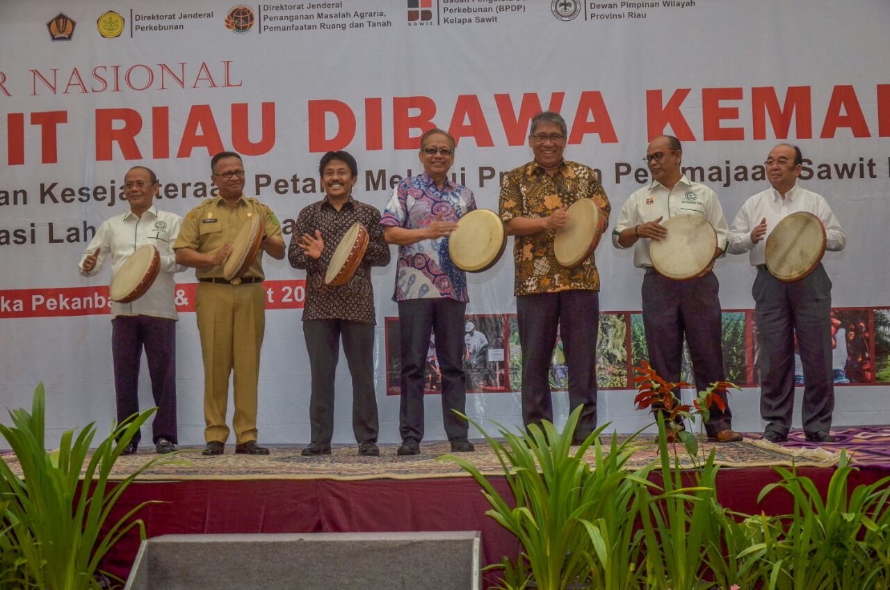 Pembukaan seminar sawit yang digelar Apkasindo Riau