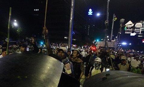 Demo rusuh sekitar Bawaslu RI. FOTO: Tempo