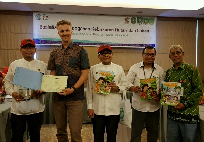 Koordinator Pengawas Dinas Pendidikan dan Kebudayaan Provinsi Riau, Joyosman mengharapkan para guru dan Kepala Sekolah juga menjadi duta untuk menanamkan karakter kepada anak didik.