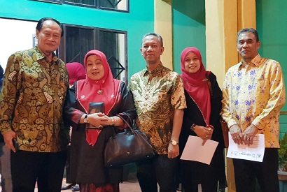 Rektor UIR Prof Syafrinaldi bersama Rektor Unilak Dr Hj Hasnati