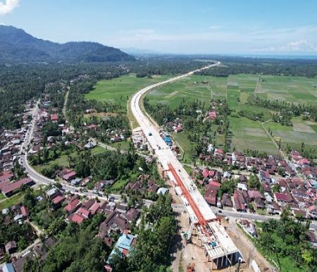 Tol Padang-Sicincin.(foto: rivo/halloriau.com)