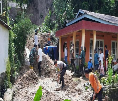 Kecamatan di Agam dilanda bencana longsor dan banjir (foto/infosumbar)