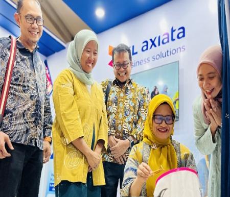 Group Head Enterprise Product & Marketing XL Axiata, Tri Wahyuningsih hadir di HUT ke-44 Dekranas.(foto: istimewa)