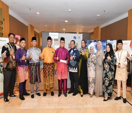 Direksi BRK Syariah bersama mantan Gubernur Riau, Rusli Zainal dalam kegiatan Majelis Silaturahmi Gubri di Jakarta.(foto: istimewa)