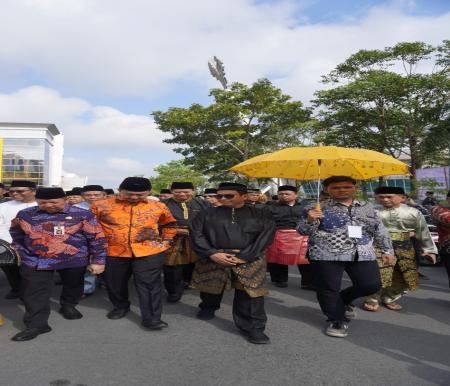 Bacalon Walikota Rahmansyah, tokoh masyarakat dan Forkopimda Provinsi Riau serta Kampar hadiri perhelatan Bagholek Godang, Kamis (9/5/2024) (foto:istimewa) 