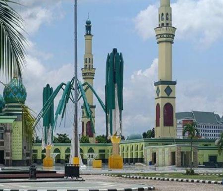 Payung elektrik Masjid Raya Annur Riau rusak karena tak sesuai spek (foto: tribunpekanbaru.com)