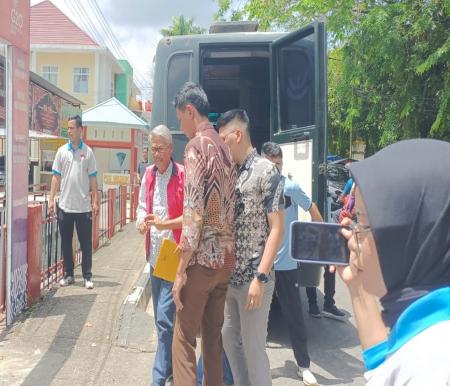 Sukarmis yang ditahan pagi ini, Jumat (3/5/2024) diduga korupsi kegiatan pembangunan Hotel Kuantan tahun anggaran 2013 dan 2014. (Foto:ist) 