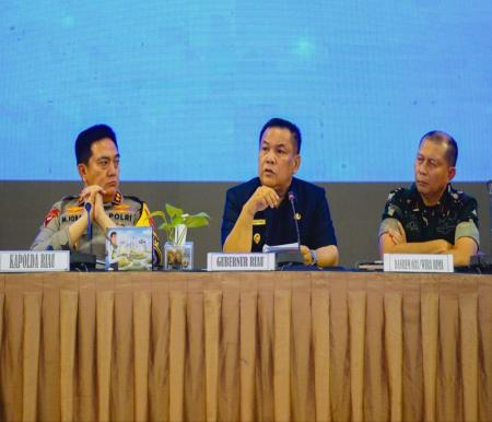 Pj Gubri, SF Hariyanto (tengah) pimpin rapat koordinasi untuk Ops Ketupat Lancang Kuning 2024 (foto/int)