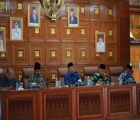 Bupati Siak, Alfedri dalam rapat forum OPD membahas Renja Pemkab Siak 2025.(foto: diana/halloriau.com)