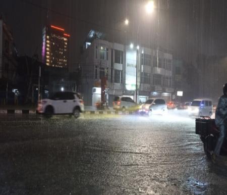 Diguyur Hujan Deras 5 Wilayah Di Pekanbaru Terendam Banjir Sumber