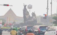 Kabut asap di Pekanbaru masih mengkhawatirkan.(foto: kompas.com)