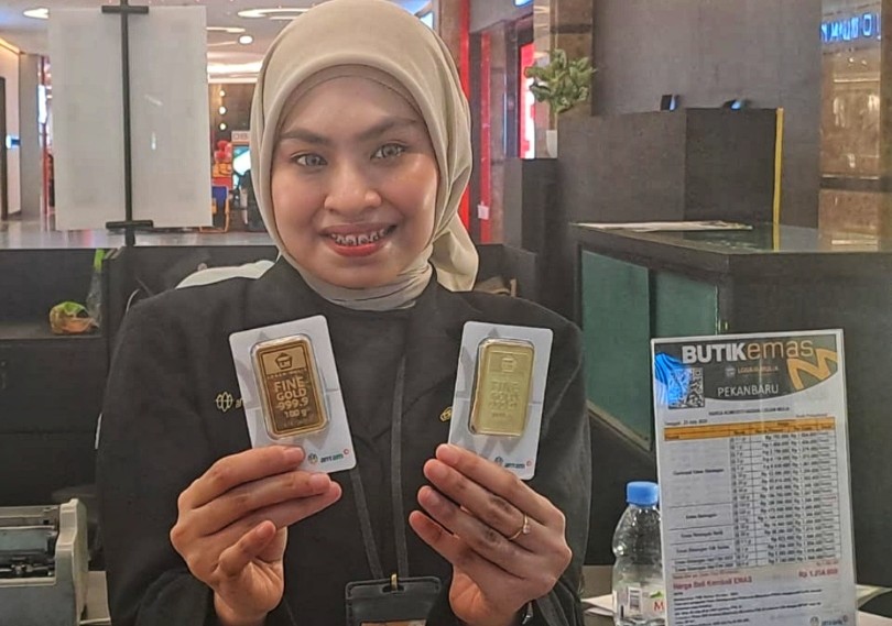 Harga emas produksi PT Antam di Pekanbaru turun jadi Rp1,539 juta per gram (foto/riki)