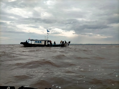 Ilustrasi ombak tinggi di laut Kepri (foto/int)