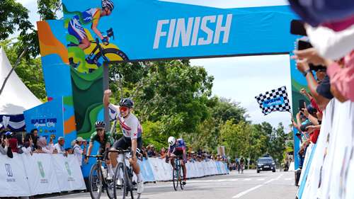 Bernard Benjamin Van Aert juara etape 2 TDSi 2024.(foto: diana/halloriau.com)