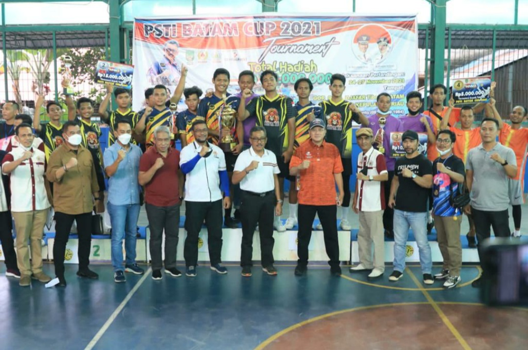 Turnamen PSTI Batam Cup yang diselenggarakan di GOR Raja Ja’far Sekupang, Kota Batam, oleh Persatuan Sepak Takraw Indonesia (PSTI) Kota Batam telah berakhir, Sabtu (27/11/2021) sore. 