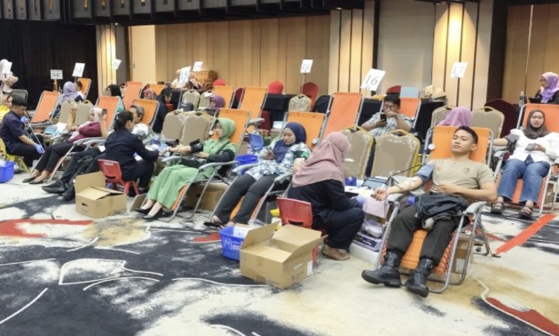 Tiga hari donor darah di Hotel Furaya, PBBDD targetkan 1.500 kantong (foto/Angga)