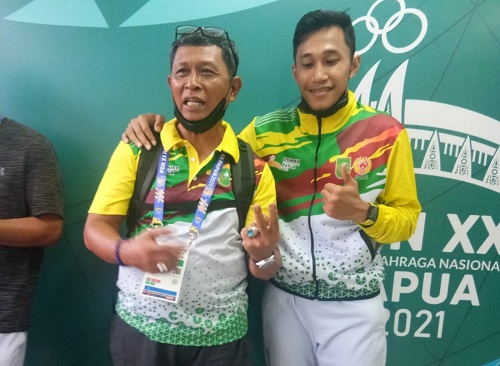 Atlet atletik Riau Hirzan Rahmadon (kanan) meraih medali perak di nomor 110 meter gawang putra PON Papua, Selasa (5/10). (Ist)