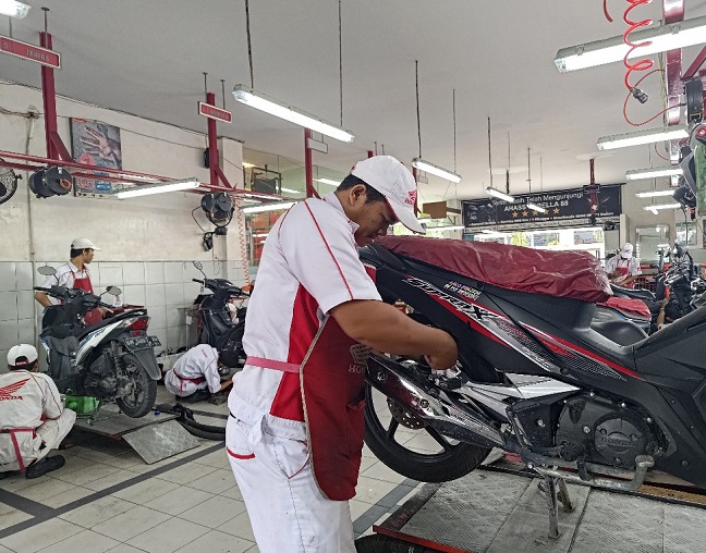 Bengkel resmi sepeda motor Honda.