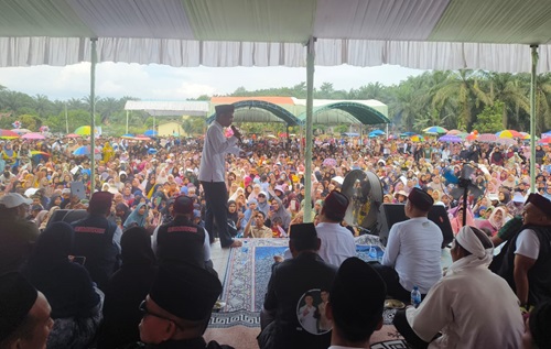 Kampanye Paslon Gubernur dan Wagub Riau, Abdul Wahid-SF Hariyanto di Kemuning, Inhil, langsung dihadiri Jurkam Bermawah, UAS (foto/Yuni)