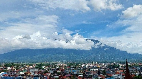 Pendakian Gunung Marapi Sumbar sistem booking online resmi diberlakukan (foto/int)