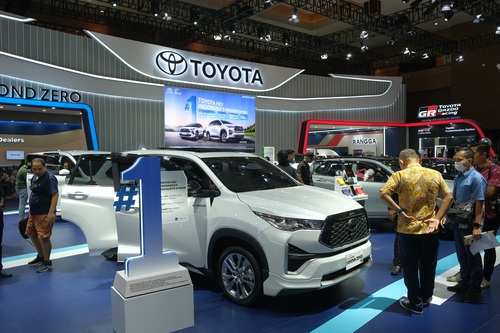 Mobil Hybrid Lokal Makin Diminati, Toyota Raih Sukses Besar di IIMS 2025!
