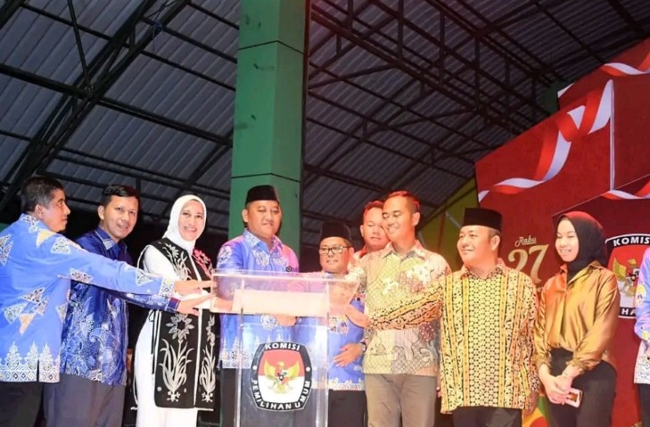 Bupati Rezita hadiri peluncuran maskot dan jingle Pilkada Inhu 2024 (foto/Andri)