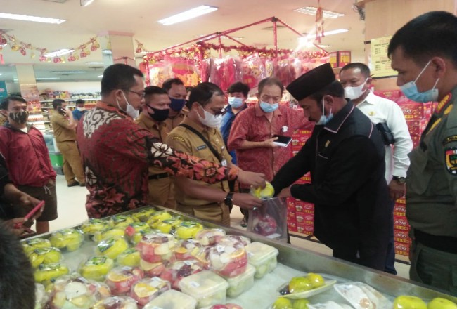 Komisi II DPRD Pekanbaru sidak Pasar Buah.