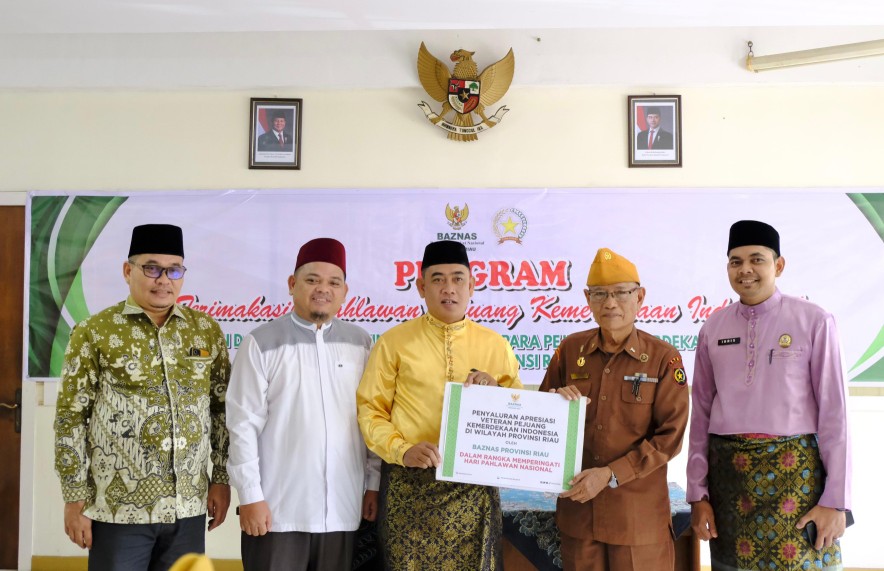 Baznas Riau salurkan bantuan untuk pejuang kemerdekaan di Gedung LVRI Riau (foto/Yuni)