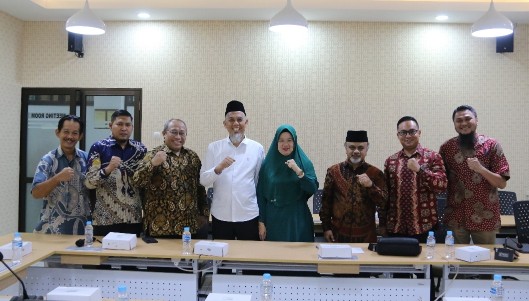 Wako Dumai, Paisal bertemu dengan Ketua TKP PPDS, dr Arief Budiyanto di auditorium Wiyata FK-KMK UGM (foto/bambang)
