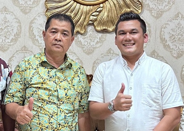 Bakal calon Bupati Rohil, Maliki (kanan) bahas Pilkada 2024 bersama Sutan Lubis (foto/ist)