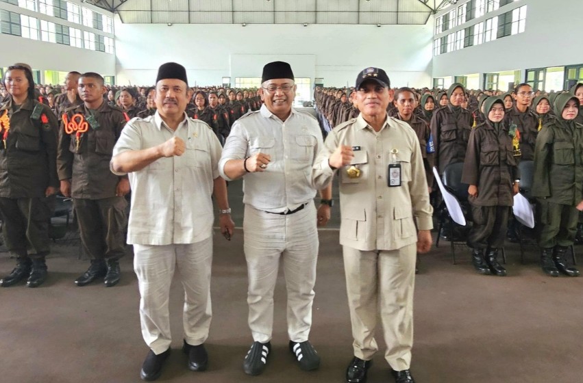 Ketum DPP APKASINDO, Dr Gulat ME Manurung, bersama Menteri PPN/BAPPENAS , Prof Dr Rachmat (kiri) dan Rektor Unhan, Letjend TNI (Purn) Dr Jonni (kanan) di Pusat Pelatihan Infanteri, Jabar (foto/ist)