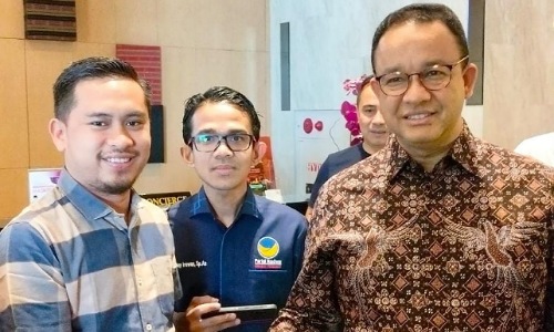 dr Bobby Raemy bersama bakal calon Presiden RI, Anies Baswedan di Pekanbaru.(foto: ali/halloriau.com)